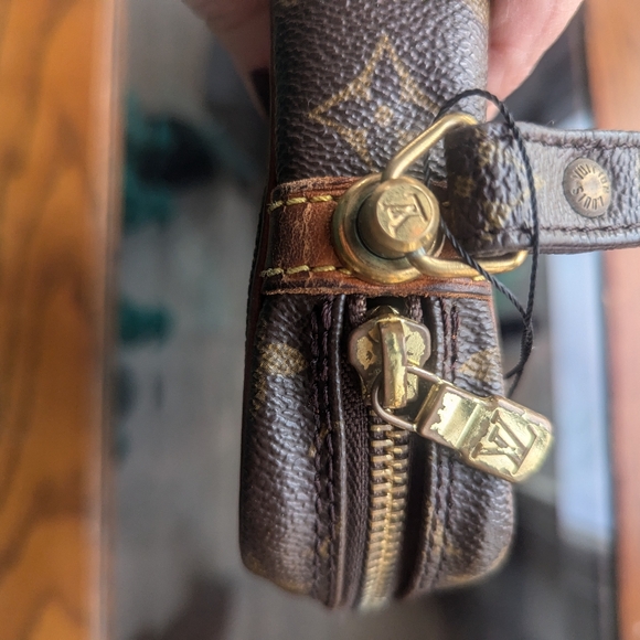 Louis Vuitton wristlet - Picture 3 of 4